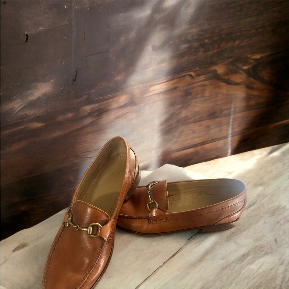 Men’s gently used Cole HAAN shoes.